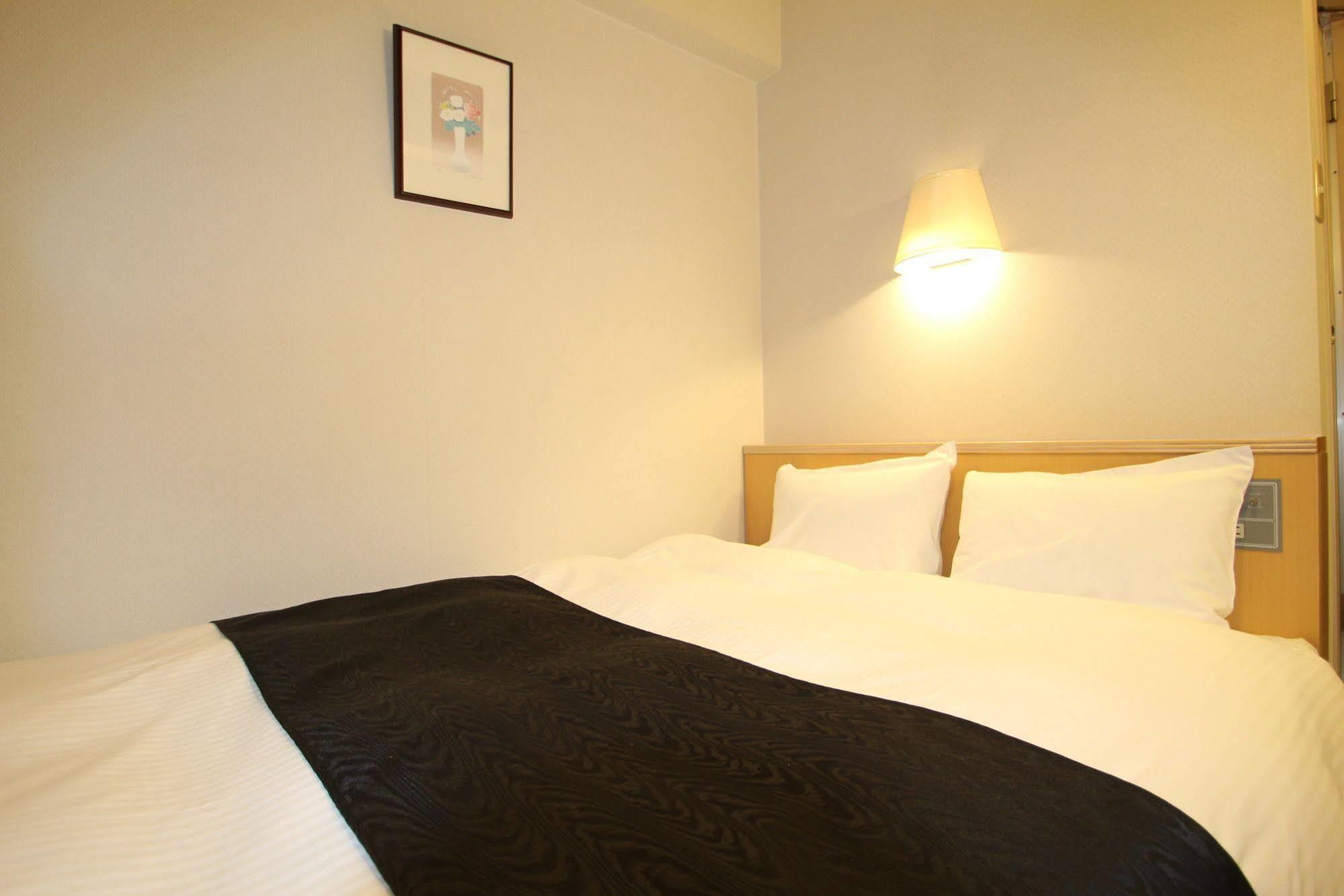 Apa Hotel Tonami Ekimae Kültér fotó