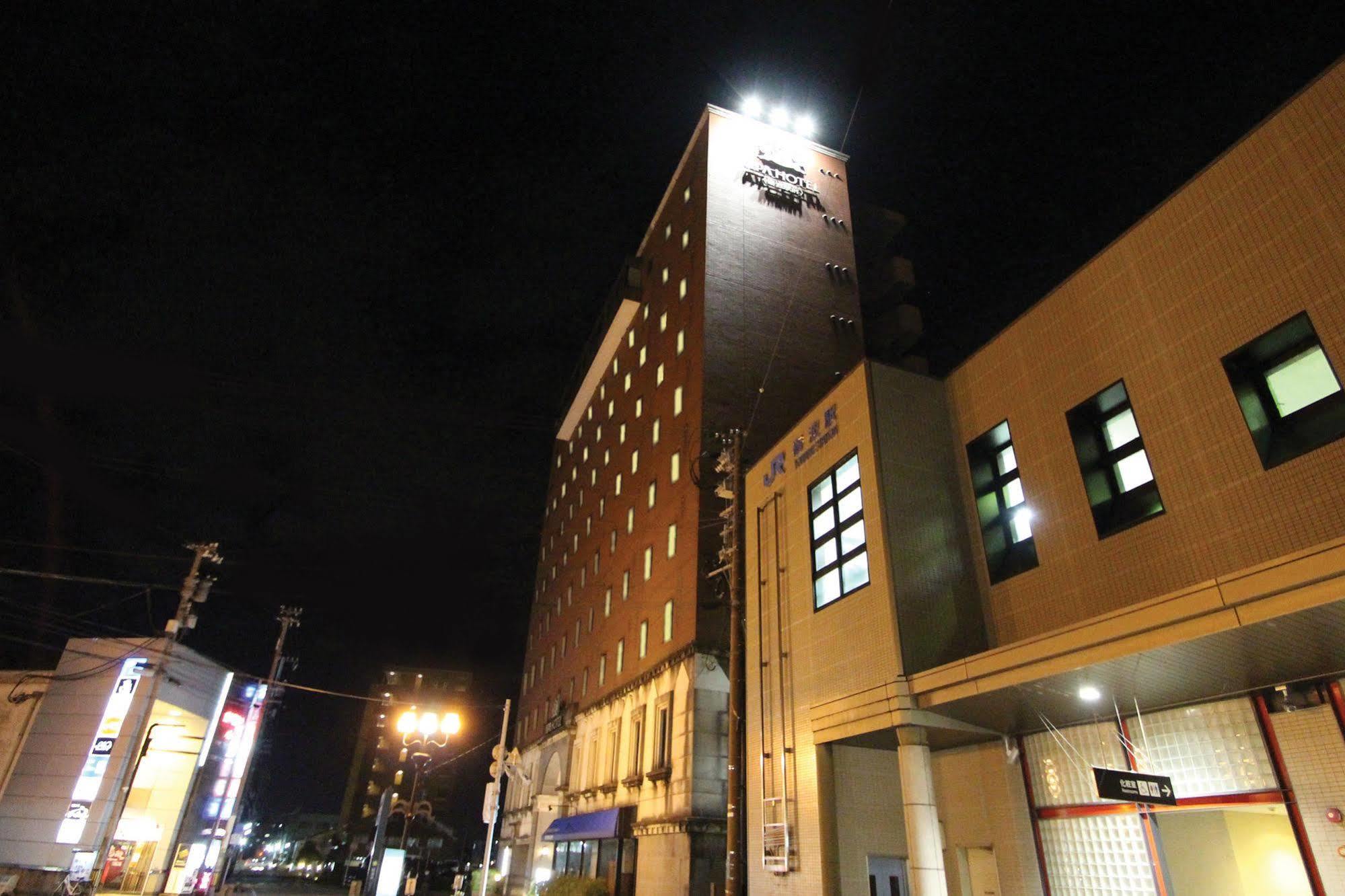 Apa Hotel Tonami Ekimae Kültér fotó