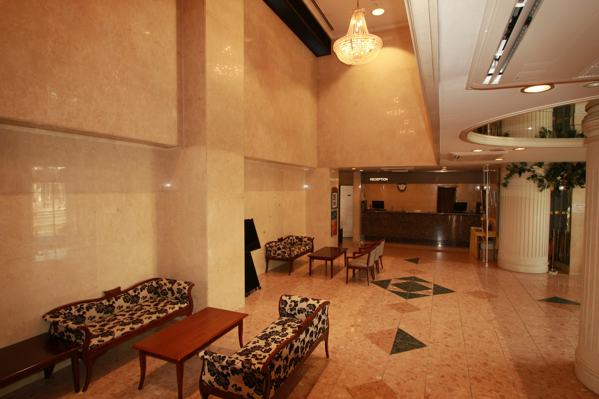 Apa Hotel Tonami Ekimae Kültér fotó